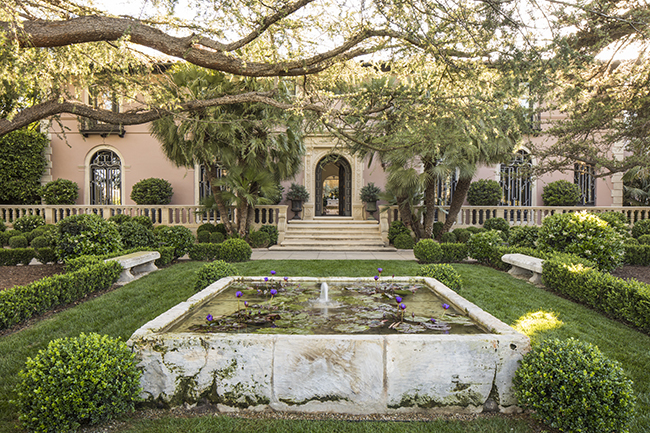 Garden Masters: The Art of Outdoor Living