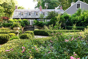 Old Barlow’s Carriage House and Garden
