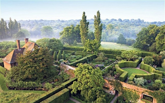 Reimagining Vita Sackville-West's Sissinghurst: A Garden Rediscovered